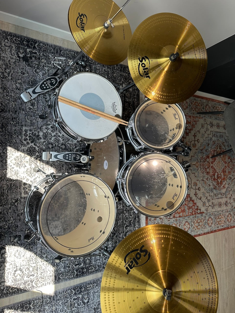 Pearl Roadshow 5-piece Acoustic Drumkit — 22" Jet Black (pre-owned)