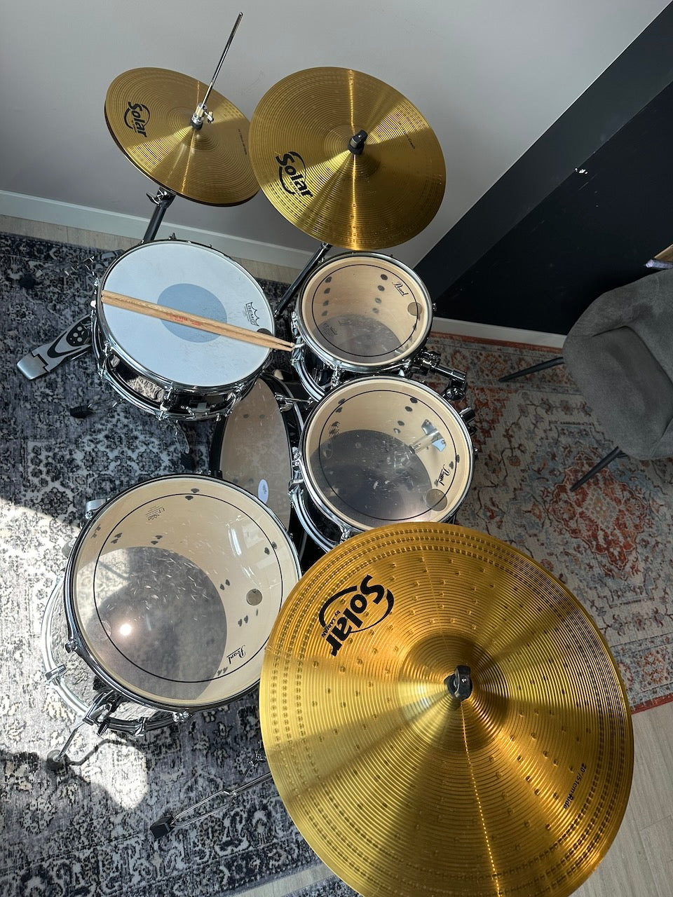 Pearl Roadshow 5-piece Acoustic Drumkit — 22" Jet Black (pre-owned)