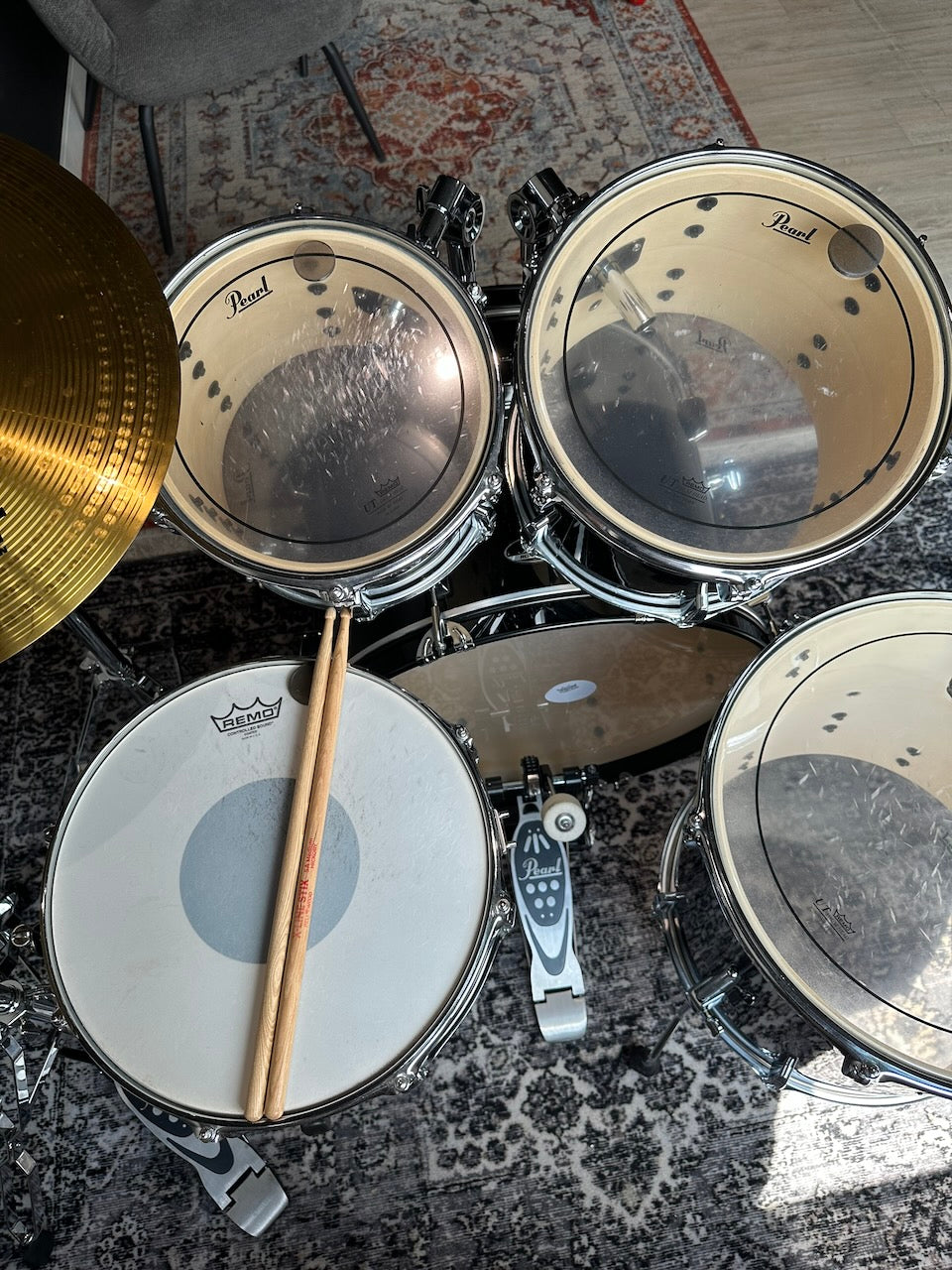 Pearl Roadshow 5-piece Acoustic Drumkit — 22" Jet Black (pre-owned)