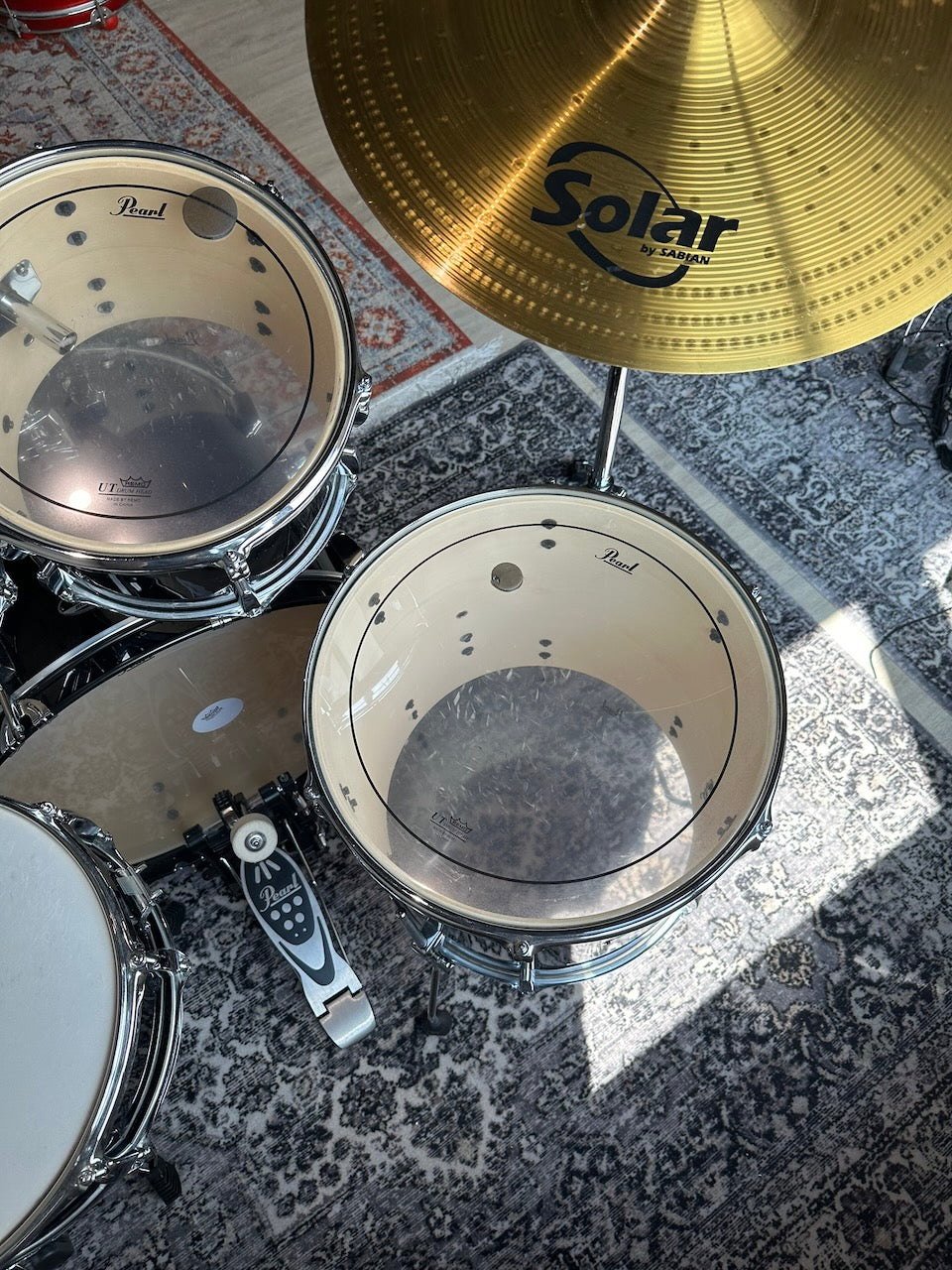 Pearl Roadshow 5-piece Acoustic Drumkit — 22" Jet Black (pre-owned)