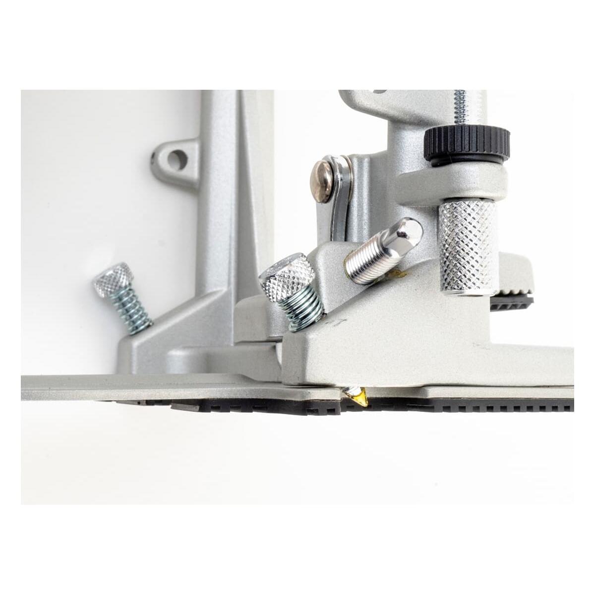 DIXON PP-P1D Double Bass Drum Pedal Single Chain Drive close-up showing metal clamp and adjustment screws by Dixon