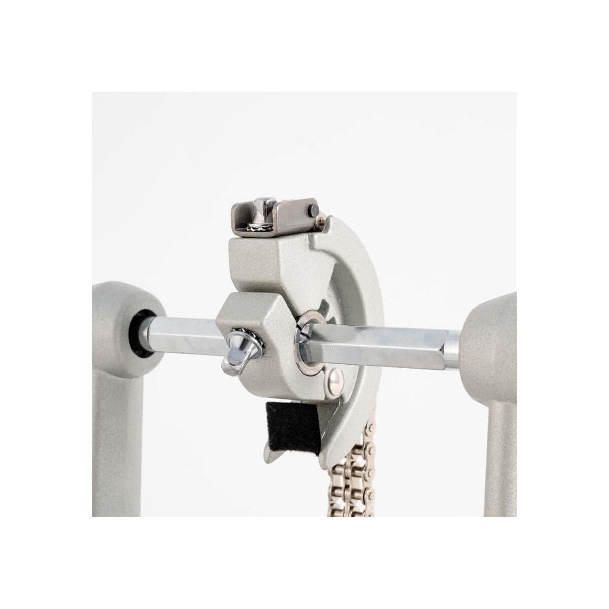 Close-up of adjustable slave footboard height mechanism on Dixon DIXON PP-P2D-EU double bass drum pedal