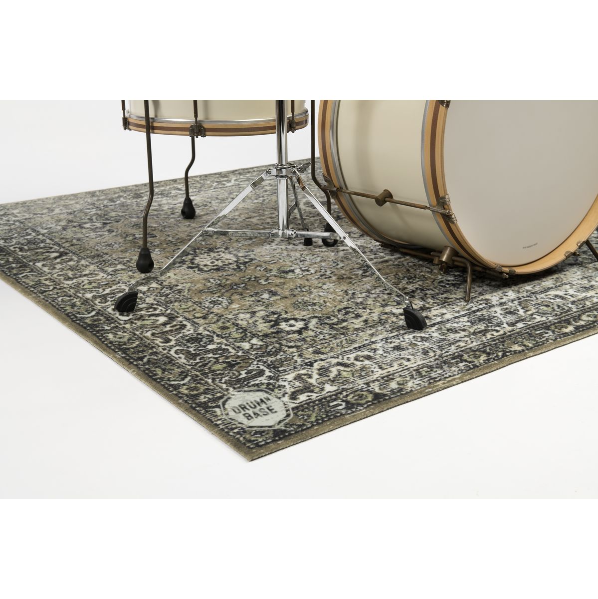 DRUMnBASE Vintage Persian Club Series Green 165x142cm drum carpet with classic Persian rug design and sturdy 4 mm thickness