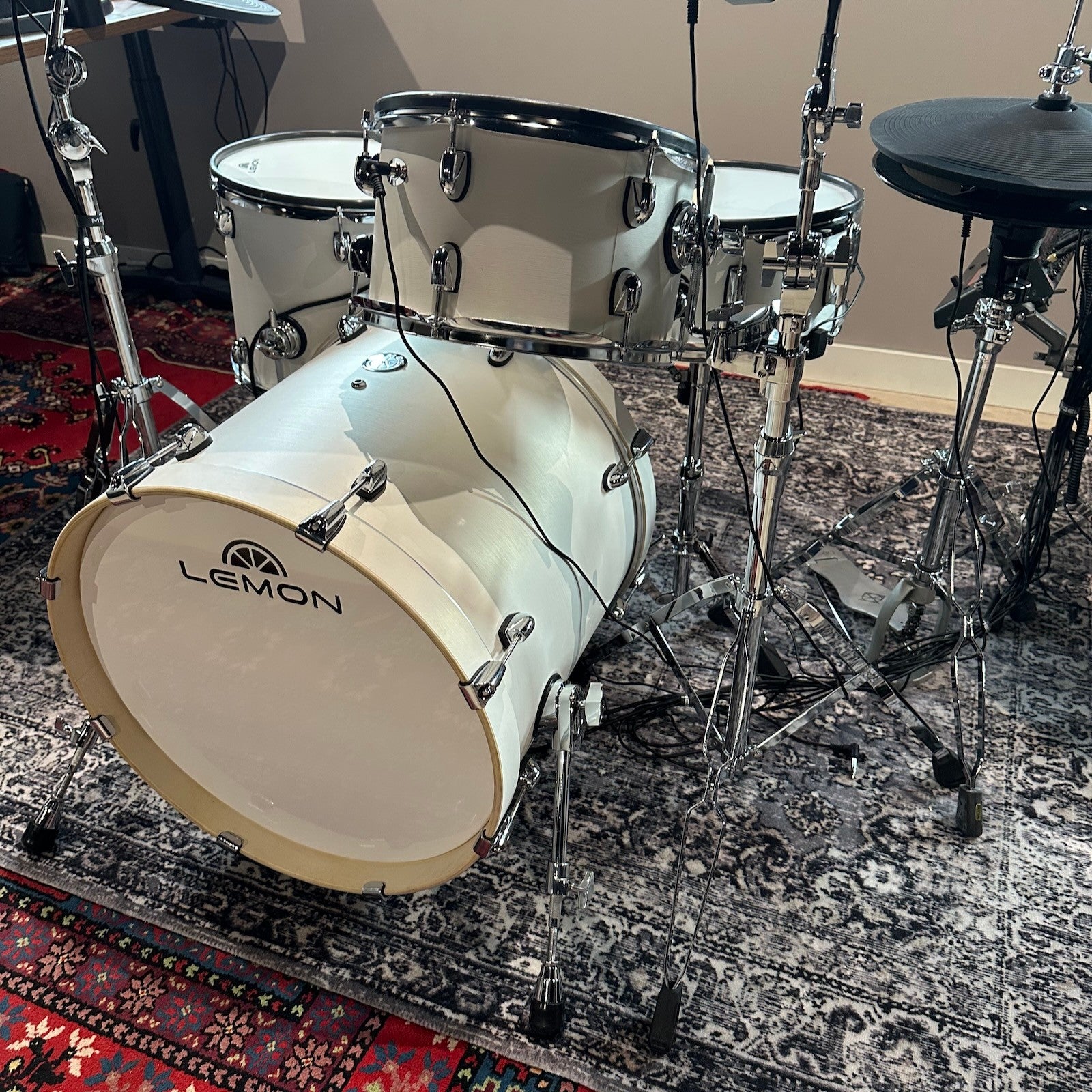 Lemon Cocktail shell set with full-size wooden shells and metal hardware set up on a patterned rug indoors