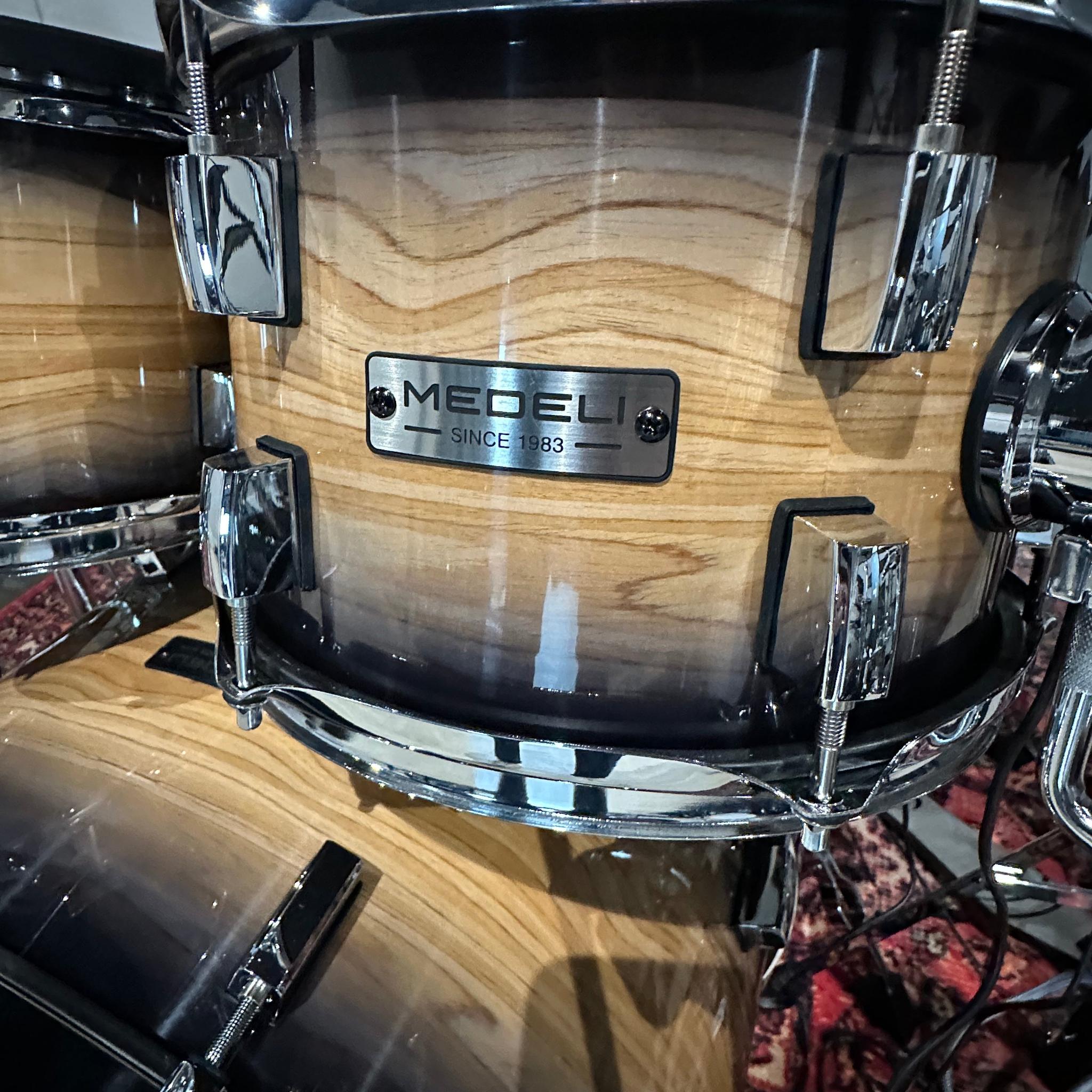 Medeli MZ928 - Flagship digital drum kit full-size wooden shells with premium stage-ready finish and chrome hardware
