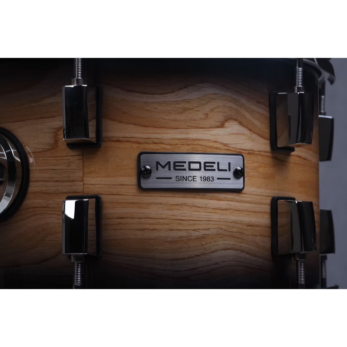 Medeli MZ928 - Flagship digital drum kit full-size wooden shell with polished chrome hardware and natural wood finish.